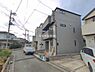 外観：前面道路を含めた現地写真です。