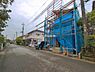 外観：前面道路を含めた現地写真です。