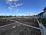 外観：前面道路を含めた現地写真です。ぜひ周辺環境も併せてご覧ください。
