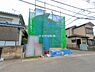 外観：前面道路を含めた現地写真です。
