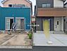 外観：前面道路を含めた現地写真です。