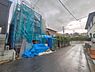 外観：前面道路を含めた現地写真です。