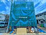 外観：前面道路を含めた現地写真です。