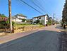 外観：前面道路を含めた現地写真です。