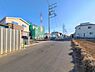 外観：前面道路を含めた現地写真です。