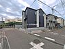 外観：前面道路を含めた現地写真です。