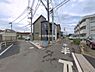 外観：前面道路を含めた現地写真です。