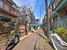 外観：前面道路を含めた現地写真です。