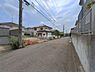 外観：前面道路を含めた現地写真です。