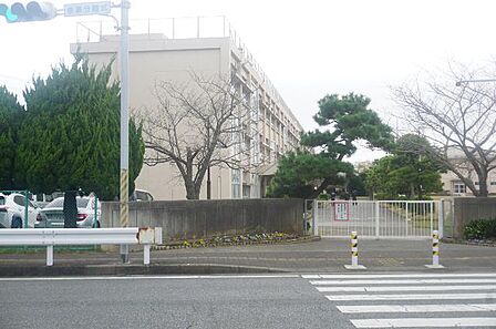 木更津市立木更津第一中学校まで約1300m（徒歩17分）