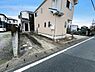 外観：前面道路を含めた現地写真です。ぜひ周辺環境も併せてご覧ください。