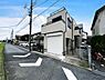 外観：前面道路を含めた現地写真です。ぜひ周辺環境も併せてご覧ください。