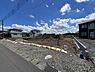外観：前面道路を含めた現地写真です。ぜひ周辺環境も併せてご覧ください。