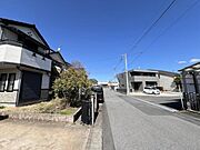 前面道路を含めた現地写真です。ぜひ周辺環境も併せてご覧ください。