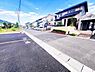 外観：前面道路を含めた現地写真です。