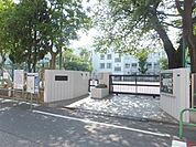江戸川小学校 111m
