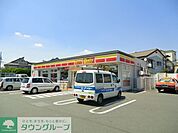 デイリーヤマザキ足立江北1丁目店 徒歩11分。コンビニ 840m