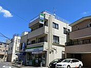 ファミリーマート 100m