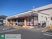 セブンイレブン足立六町1丁目店 徒歩6分。コンビニ 430m