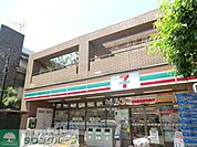 セブンイレブン足立江北橋東店 徒歩4分。コンビニ 300m