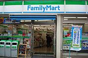 ファミリーマート綾瀬西口店 徒歩10分。コンビニ 790m