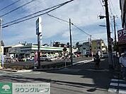 ファミリーマート堀切店 徒歩4分。 320m