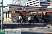 セブンイレブン 徒歩2分。コンビニ 150m