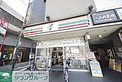セブンイレブン草加駅前西口店 徒歩4分。 290m