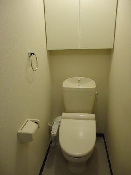 画像10:温水洗浄便座つきトイレです。