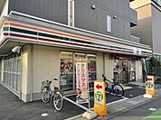 セブンイレブン草加谷塚1丁目店まで204m（徒歩3分）