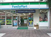 ファミリーマート佐野久下目黒店 徒歩3分。コンビニ 200m
