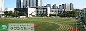 港区立港南小学校 徒歩27分。小学校 2140m