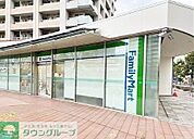 ファミリーマートさくらてらす五反田店 徒歩3分。 220m