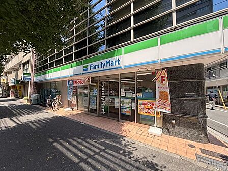 ファミリーマート杉並桃井店 徒歩3分。 240m