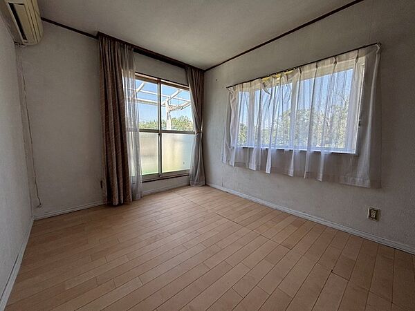 detached 埼玉県比企郡吉見町大字南吉見1990-16

地図を見る