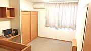 2Fの床面は、カーペット敷き