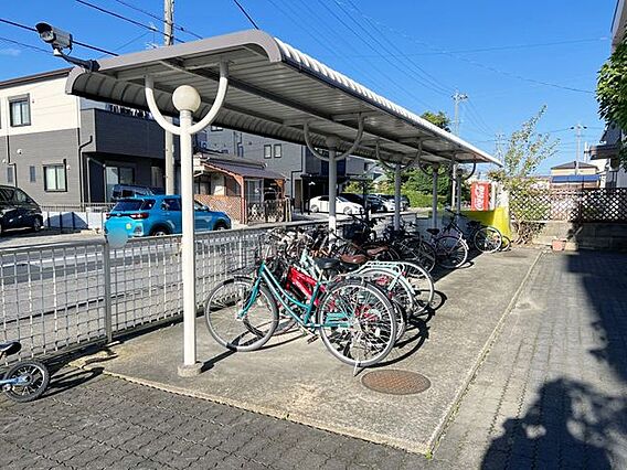 屋根付きの駐輪...