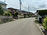 外観：前面道路（東から西）