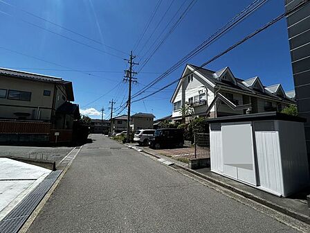 前面道路（北から南）