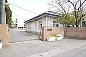 川口市立岸川中学校 701m