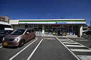 セブンイレブン草加谷塚上町店 741m