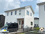 白を基調としたシンプルモダンな住まい。南庭付きで、ガーデニングや家庭菜園、お子様の遊び場としても楽しめます。