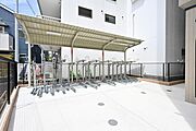 敷地内にある駐輪場。下段月額１，１００円／１台　上段月額５５０円／１台