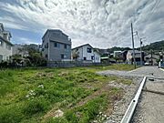 高低差の無い新しい街並みです。葉山堀内森戸地区で葉山らしいスローライフがあります。自然の緑と相模湾の海が共に堪能できる場所です。