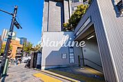 明治神宮前駅(東京メトロ 千代田線) 徒歩11分。 870m