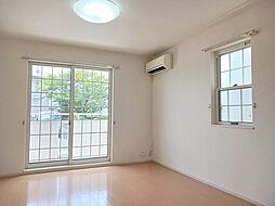 JR鹿児島本線 川内駅 バス13分 育英小入口下車 徒歩4分の賃貸アパート 1階ワンルームのリビング/ダイニング