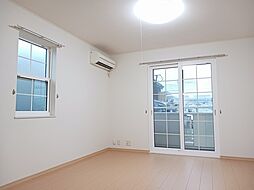 JR鹿児島本線 川内駅 バス13分 育英小入口下車 徒歩3分の賃貸アパート 1階ワンルームのリビング/ダイニング