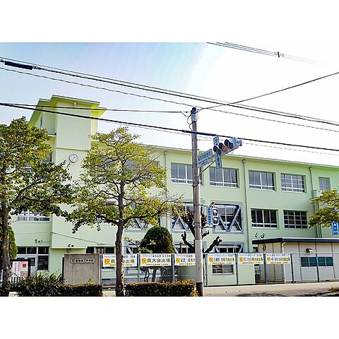 中学校「福岡市立香椎第1中学校まで130ｍ」
