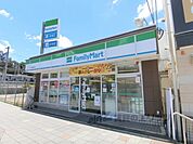 ファミリーマート　JR長尾駅前店まで140メートル