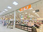 ライフ　出屋敷店まで350メートル